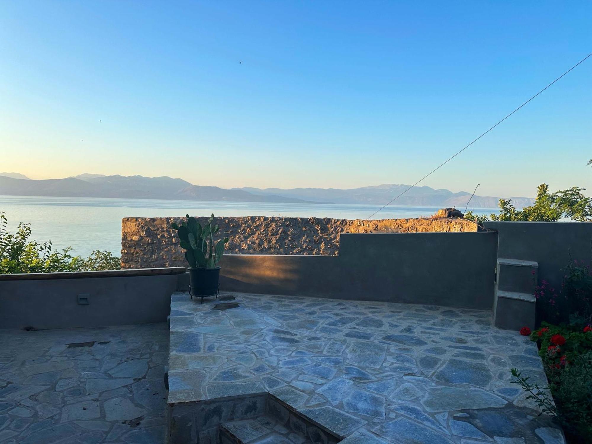 Ferienwohnung Fteri Stone House In Platanos, Akrata Exterior foto