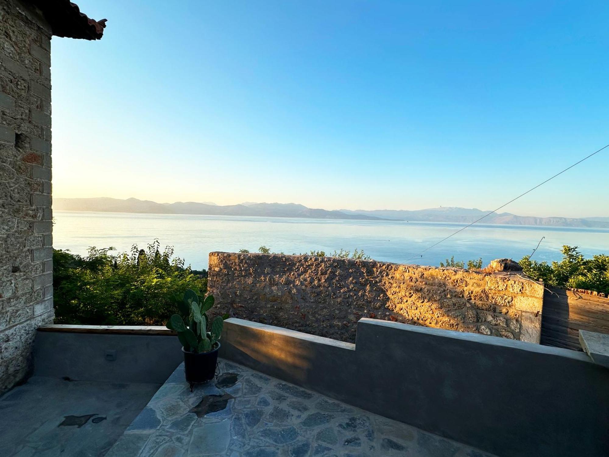 Ferienwohnung Fteri Stone House In Platanos, Akrata Exterior foto