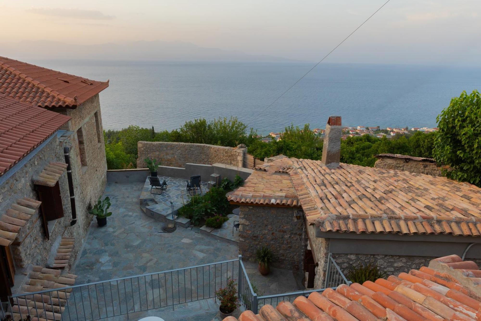 Ferienwohnung Fteri Stone House In Platanos, Akrata Exterior foto
