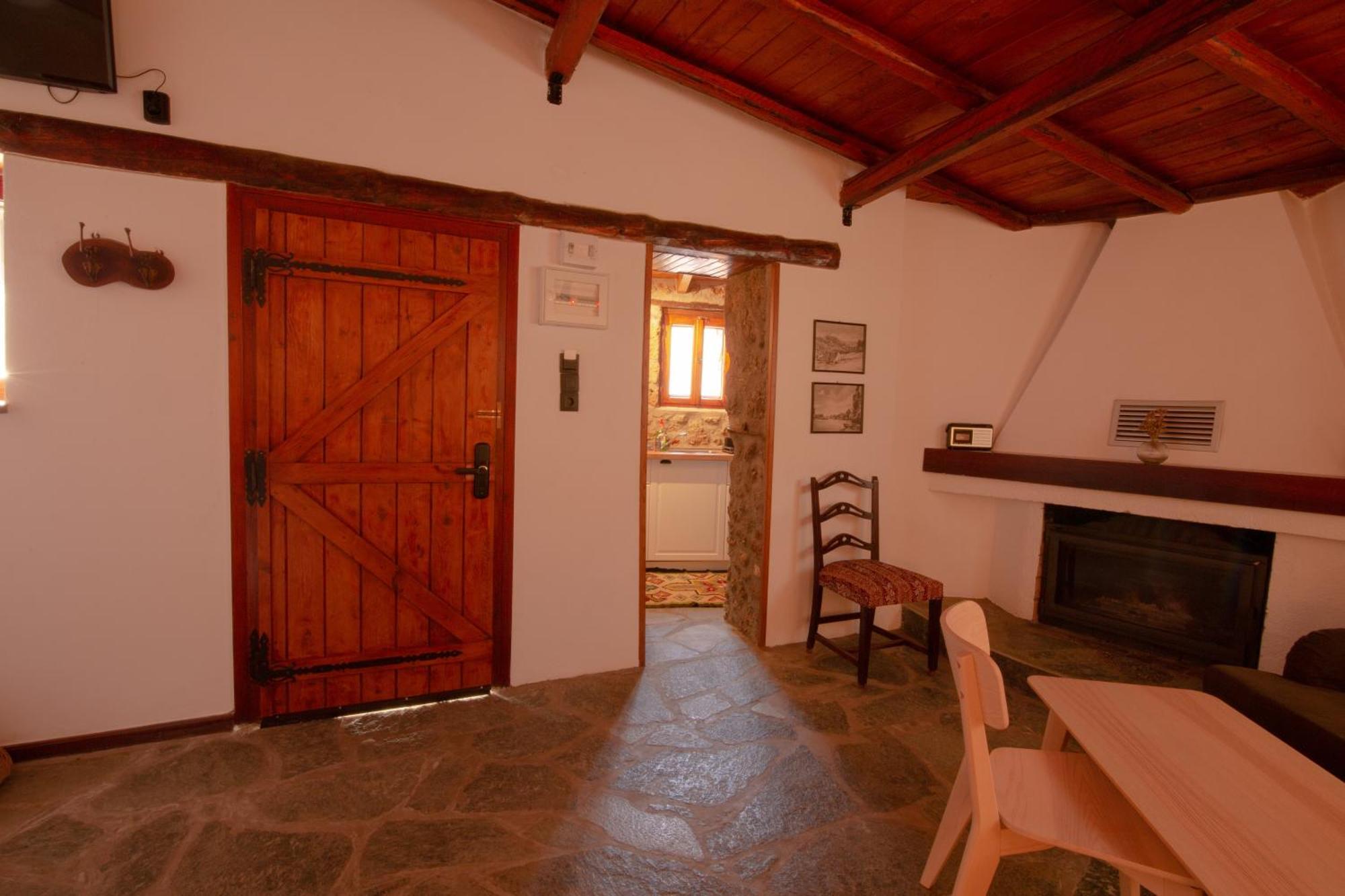 Ferienwohnung Fteri Stone House In Platanos, Akrata Exterior foto